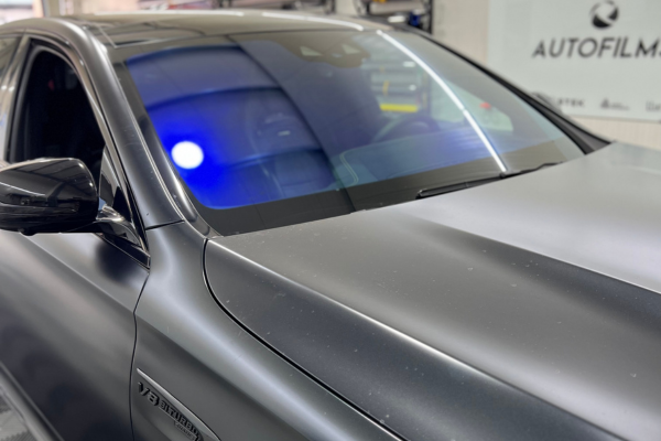 Film solaire pour pare-brise de voiture Caméléon Ultra-Bleu VLT 67%, protection pour pare-brise.